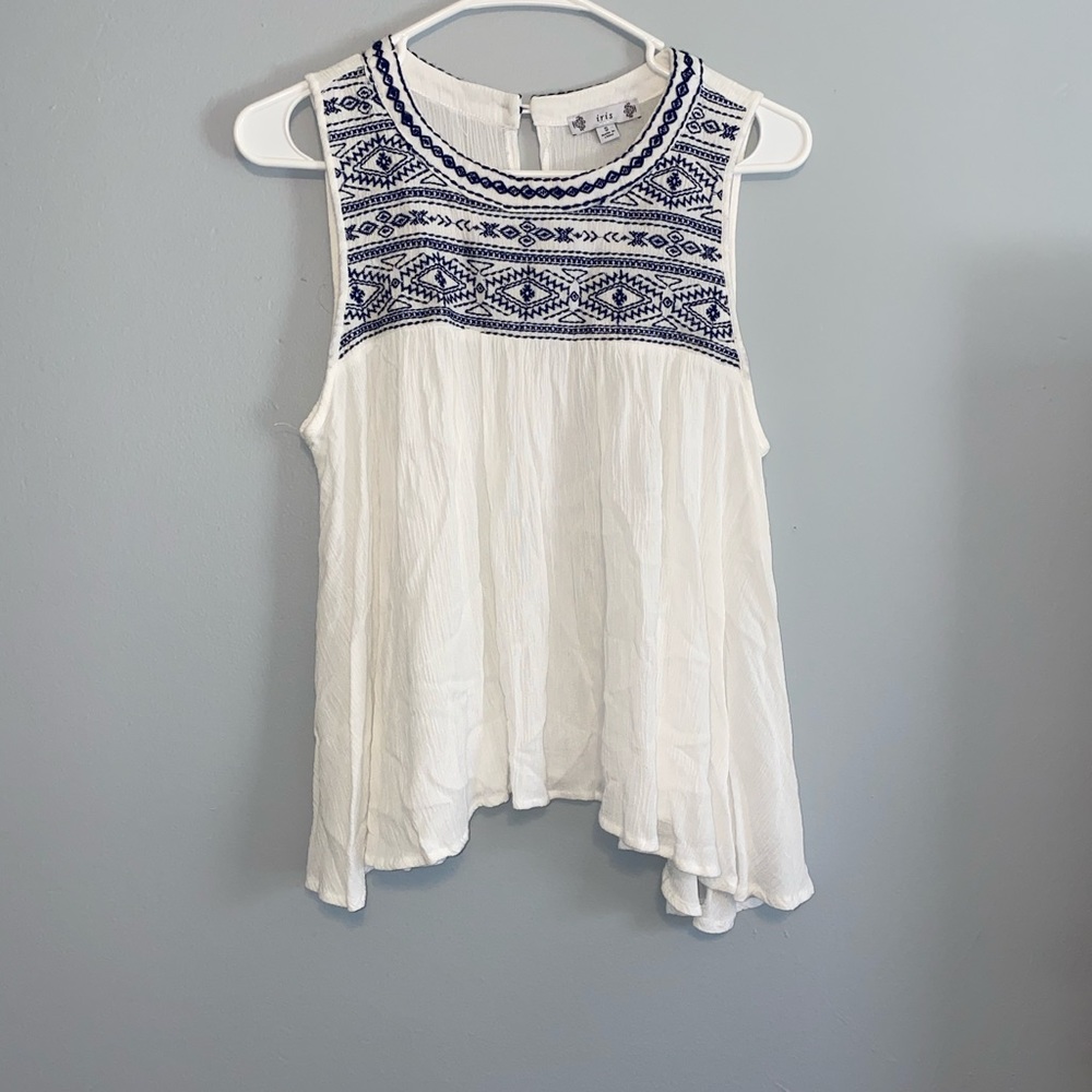 Tank top with design on top